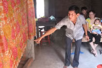 Kinh hoàng xát ớt lên toàn thân tình địch do ghen