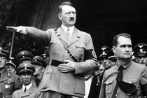 Hé lộ màn "cầu hòa" cực sốc của Phó tướng Hitler 