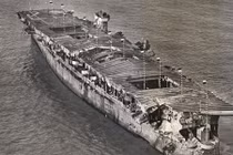 Tận mục tàu sân bay Mỹ “ngủ vùi” dưới đáy đại dương 