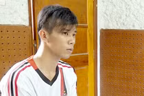 Chưa kịp hành lạc, kẻ hiếp dâm bỏ chạy không mảnh vải che thân 