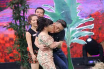 Bất ngờ người phụ nữ được Trấn Thành...ôm nhiều nhất