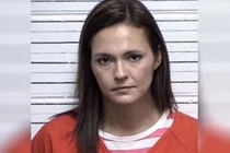 Nữ giáo viên Mỹ bị bắt vì gửi ảnh “nóng” cho nhiều học sinh