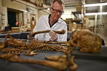 Giải mã bí mật của hơn 3.000 hài cốt giữa lòng London