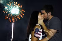 Người dân Mỹ hào hứng đón Quốc khánh 