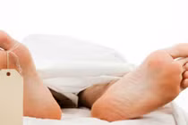 Thi thể con trai bị ném vào bãi rác gây rúng động