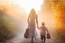 Chưa một lần nào anh nhớ đến mẹ con tôi