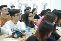 Ôn thi tháng cuối, học sinh lo lắng đề dài, khó gấp đôi