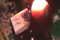 Video: Cận cảnh vi mạch máy tính tự cháy khi quá tải