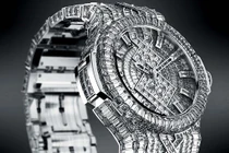 Dân lắm tiền nhiều của chuộng mẫu đồng hồ nào nhất?