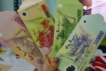 Bao lì xì bằng "tiền 500 ngàn đồng" gây sốt thị trường Tết