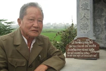 2.000 ngày sống trong nghĩa địa, dựng “vườn địa đàng” tặng vợ quá cố