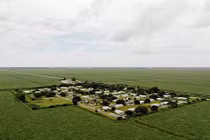 Bên trong ngôi làng bí ẩn dành cho những cựu tù nhân tội phạm tình dục 