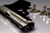 “Thẩm phán” dởm dắt súng dạo phố, gặp ngay trinh sát đặc nhiệm