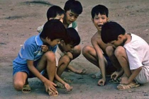 Ảnh hiếm: Trẻ em Hà Nội 1990 của phó nháy Đức