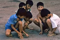 Ảnh hiếm: Trẻ em Hà Nội 1990 của phó nháy Đức