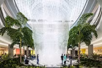 Khám phá thác nước trong nhà cao nhất thế giới ở Singapore