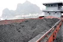 Thu giữ hàng nghìn tấn than buôn lậu qua đường biển