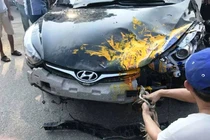 Xe hơi tông chết người rồi lao vào nhà dân