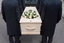 Rợn người chuyện chết đi sống lại trong đám tang 