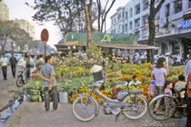 Bồi hồi ngắm ảnh cực hiếm chợ Tết xưa của người Việt 