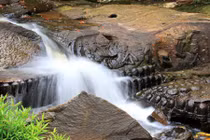 Bí ẩn dòng sông thiêng chứa hàng ngàn "của quý" nam và nữ