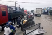 Máy bay đến Nha Trang phải hạ cánh ở TP.HCM vì áp thấp nhiệt đới