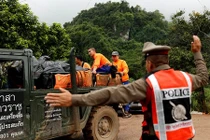 Cận cảnh cuộc "chạy đua" đưa đội bóng Thái ra khỏi hang