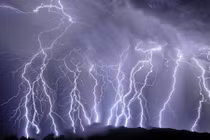 Giải mã sự thật gây sốc khi con người bị sét đánh