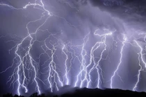 Giải mã sự thật gây sốc khi con người bị sét đánh