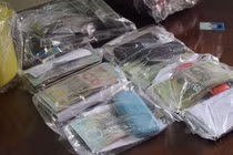 Bắt quả tang nhiều "quý bà" sát phạt trong bếp