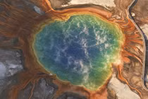 Vẻ đẹp bảy sắc cầu vồng suối nước nóng lớn nhất Mỹ