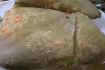 Bánh chưng mốc cắt phần mốc còn ăn được không? 