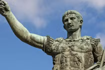 Chuyện gây sốc về hoàng đế La Mã đầu tiên bị ám sát