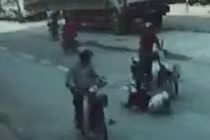 Truy tìm người đi xe máy đâm cụ bà đi bộ tử vong