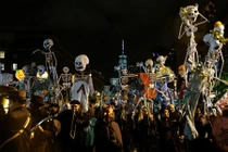 Người Mỹ đón Halloween hoành tráng thế nào? 