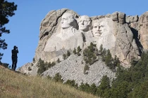 Sự thật ít biết về ngọn núi Rushmore nổi tiếng thế giới