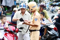 Không xử phạt người đội mũ bảo hiểm rởm