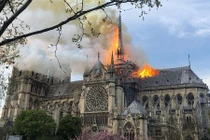 Kinh hoàng những tiên tri về vụ cháy nhà thờ Đức Bà Paris 