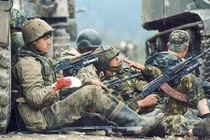 Bộ ảnh giá trị về binh lính Nga ở Chechnya năm 1990