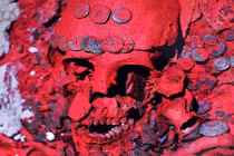 Bí ẩn xuyên thời đại về bộ hài cốt "Nữ hoàng Đỏ"