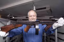 Tìm thấy khẩu súng huyền thoại của thủ tướng Anh Churchill