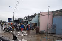Lốc xoáy “thổi bay” 135 căn nhà ở TP. Cần Thơ