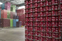 Phát hiện 370kg cocaine trong lô nước Coca-cola 