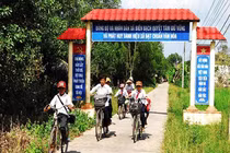 Khoe nhậu có nữ tiếp viên, 5 cán bộ ở Cà Mau bị xử lý