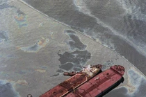 Giải mã vụ tràn dầu khủng khiếp gây thiệt hại 15 tỷ USD