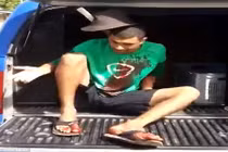 Video: Bị dao đâm xuyên đầu, tù nhân Brazil vẫn tỉnh táo như thường