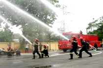 Xe chữa cháy lật xuống mương, 8 chiến sĩ bị thương