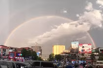 Dân mạng nóng cầu vồng sau mưa giông “khủng” ở Hà Nội