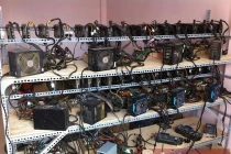 Cận cảnh dàn máy “đào” Bitcoin “khủng” tại Hà Nội