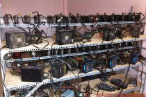 Cận cảnh dàn máy “đào” Bitcoin “khủng” tại Hà Nội